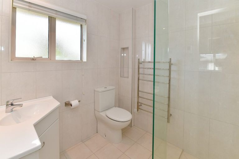 Photo of property in 52 Grovenor Drive, Orewa, 0931