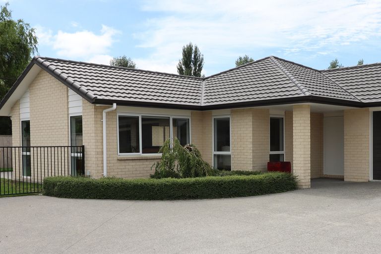 Photo of property in 60 Feist Street, Carterton, 5713