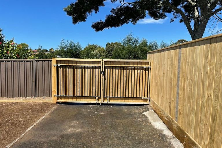 Photo of property in 104 Edmonton Road, Henderson, Auckland, 0612