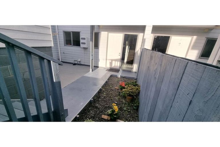 Photo of property in 26/3 Hulme Place, Henderson, Auckland, 0612