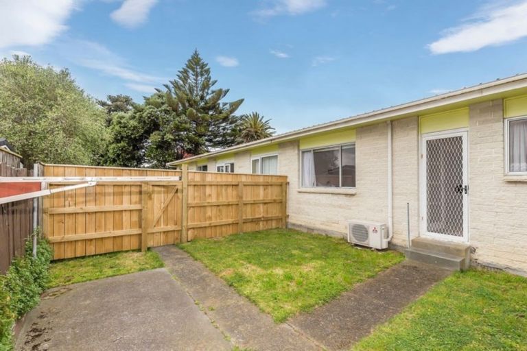 Photo of property in 10/171f Queens Drive, Lyall Bay, Wellington, 6022