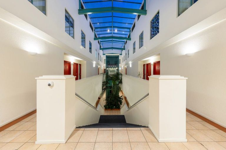 Photo of property in Mokoia Ridge, 1i/68 Mokoia Road, Birkenhead, Auckland, 0626