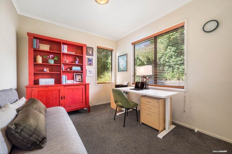 Photo of property in 8 Seamount Drive, Red Beach, 0932