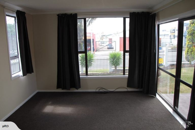 Photo of property in 4112 Great North Road, Glen Eden, Auckland, 0602