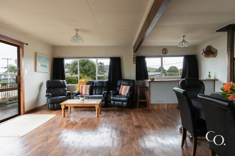 Photo of property in 19 Gillies Crescent, Waimarama, Havelock North, 4294