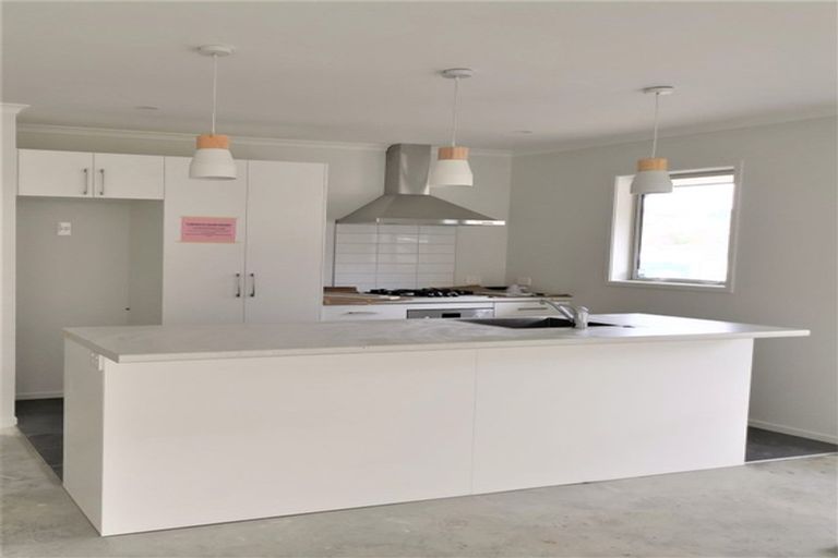 Photo of property in 26 Mooring Close, Whitby, Porirua, 5024