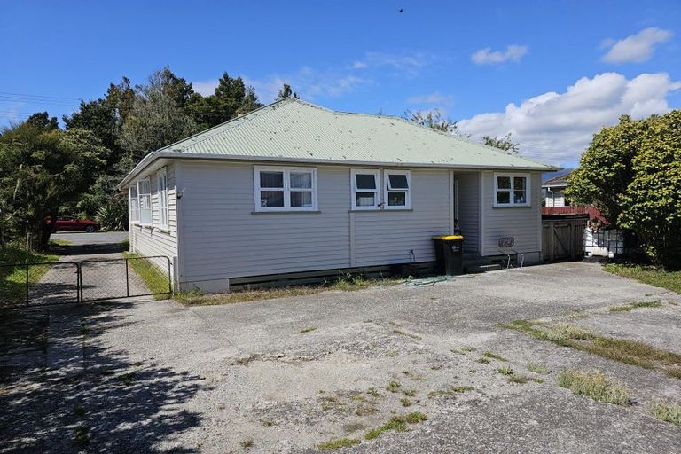 Photo of property in 66 Domett Street, Westport, 7825