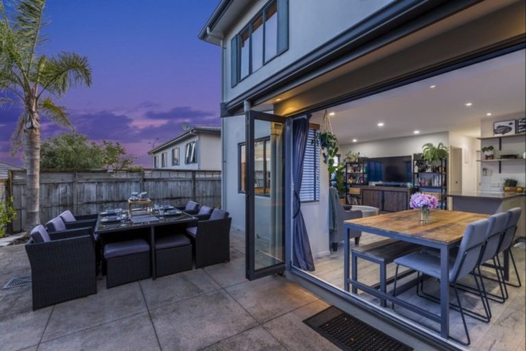 Photo of property in 66c Grand Drive, Orewa, 0931
