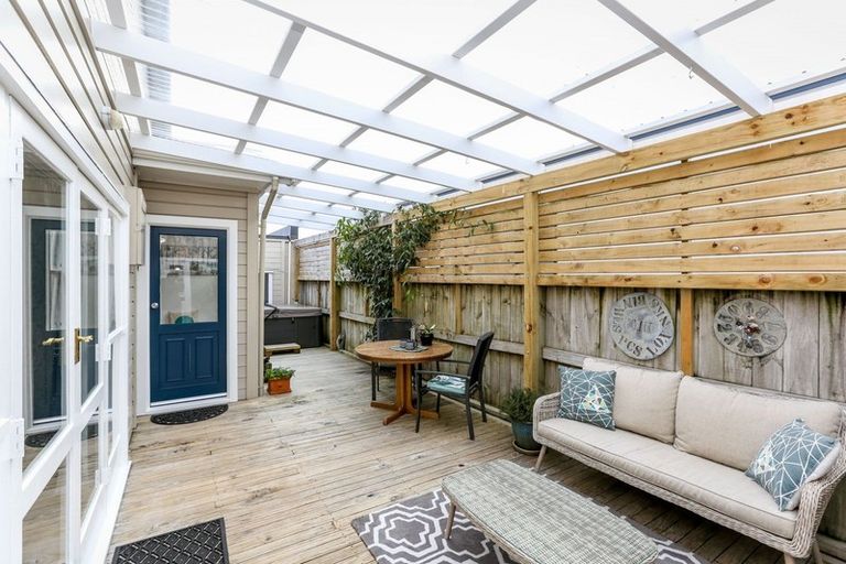 Photo of property in 204a Tukapa Street, Westown, New Plymouth, 4310