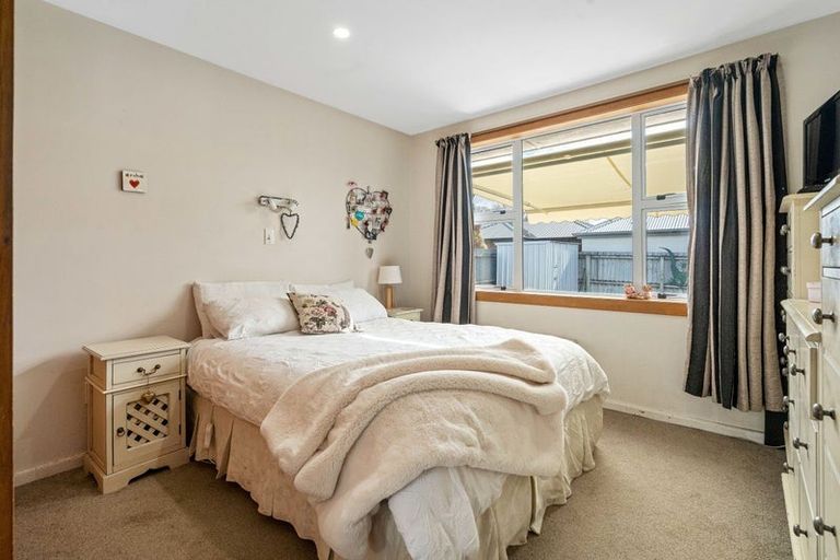 Photo of property in 14 Claxton Place, Saint Martins, Christchurch, 8022