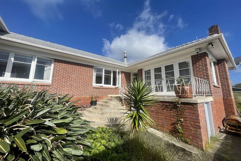 Photo of property in 90 Roberts Road, Te Atatu South, Auckland, 0610
