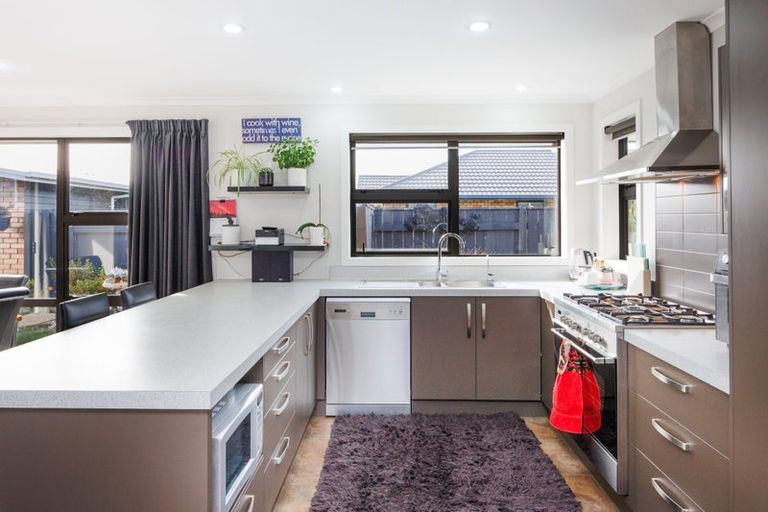 Photo of property in 12 Lorenzo Place, Kelvin Grove, Palmerston North, 4414