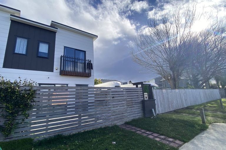 Photo of property in 4a Roby Street, Te Atatu Peninsula, Auckland, 0610