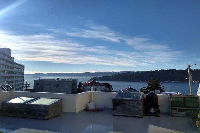 Photo of property in 2u4 Grafton Road, Roseneath, Wellington, 6011