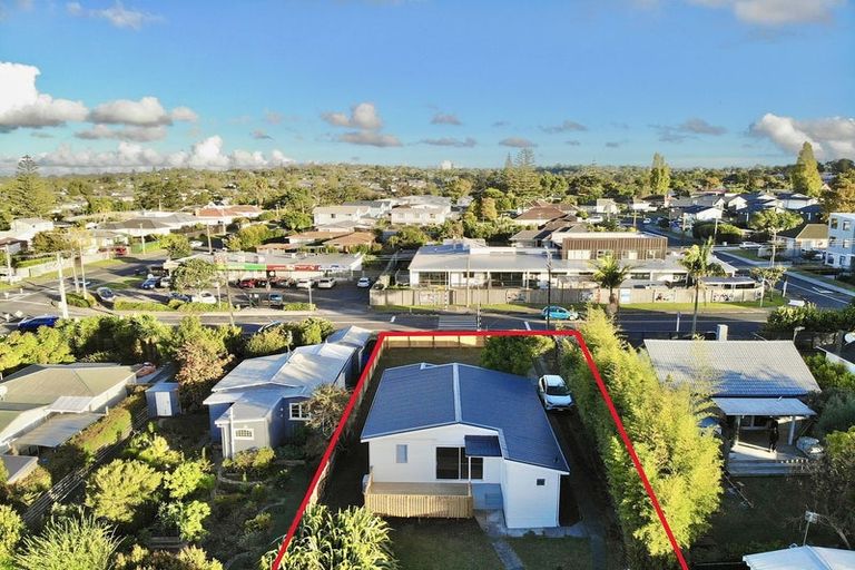 Photo of property in 212 Beach Haven Road, Beach Haven, Auckland, 0626