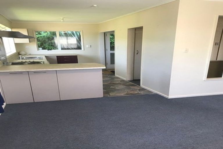 Photo of property in 26 Batchelor Street, Newlands, Wellington, 6037