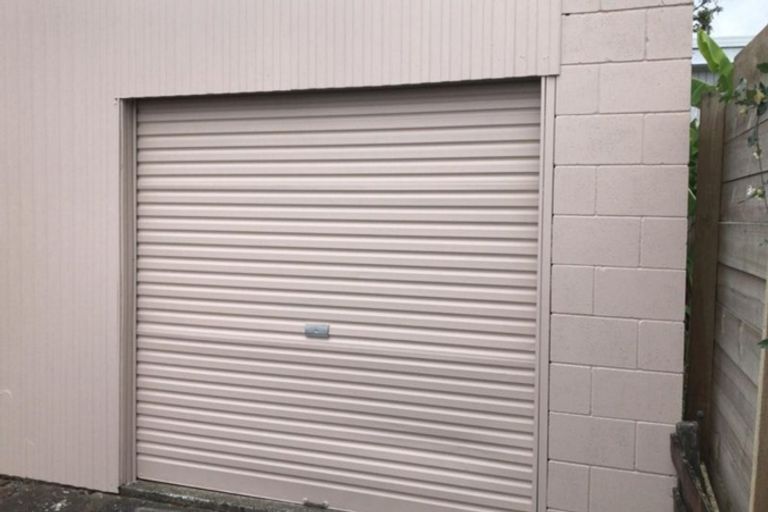 Photo of property in 2/48 Stanniland Street, Sunnyhills, Auckland, 2010