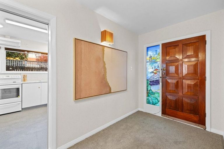 Photo of property in 96 Moncks Spur Road, Redcliffs, Christchurch, 8081