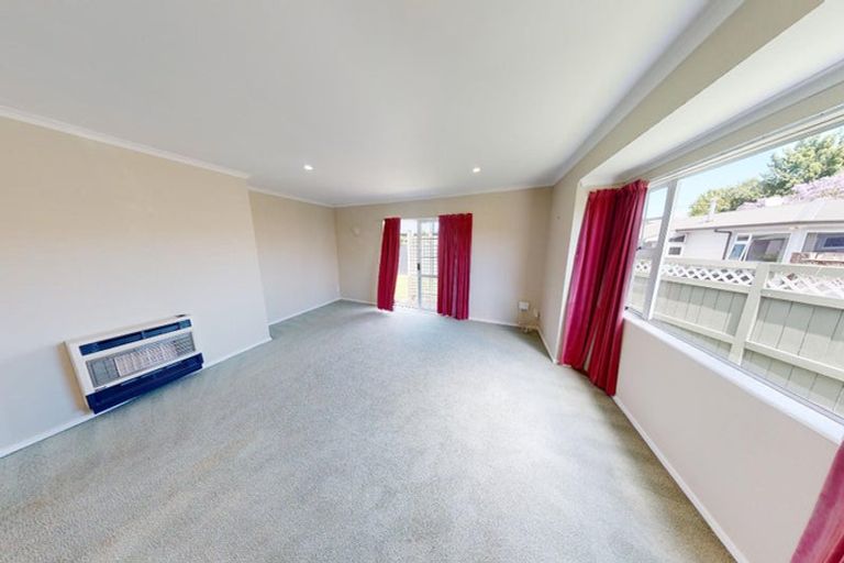 Photo of property in 8 Holly Court, Palmerston North, 4410
