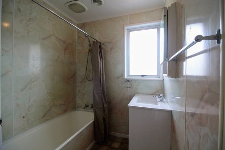 Photo of property in 17 Crampton Place, Manurewa, Auckland, 2102