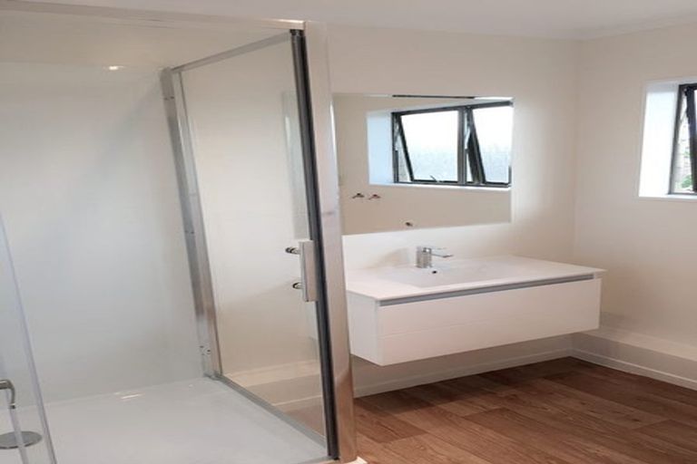 Photo of property in 5/320 Pakuranga Road, Pakuranga Heights, Auckland, 2010