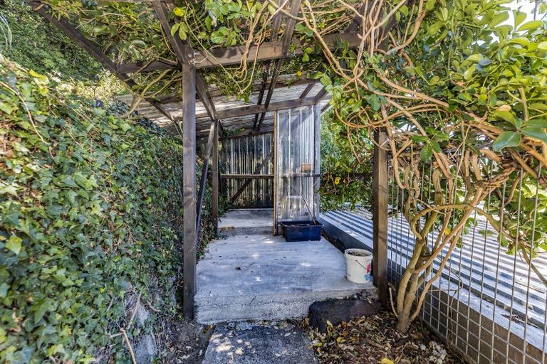 Photo of property in 318 Queens Drive, Lyall Bay, Wellington, 6022