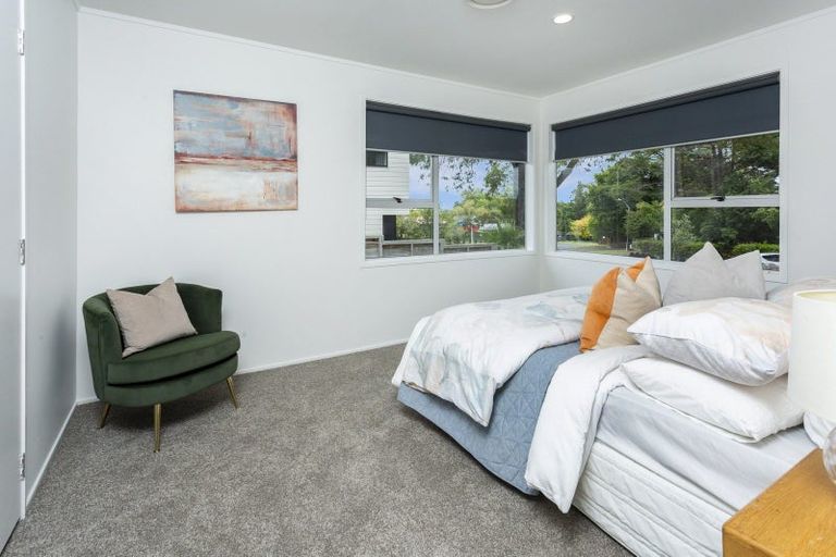 Photo of property in 22 St Catherine Crescent, West Harbour, Auckland, 0618