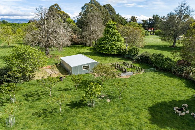 Photo of property in 94 Kahikatea Road, Te Ore Ore, Masterton, 5886