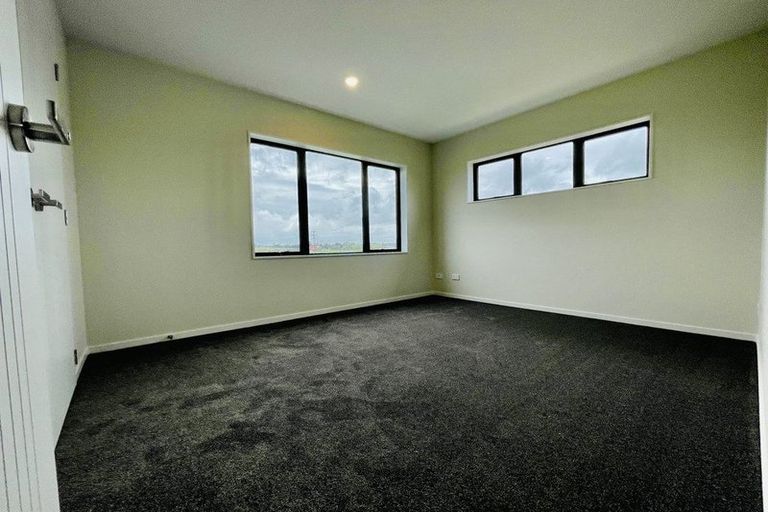 Photo of property in 30 Auranga Drive, Karaka, 2113