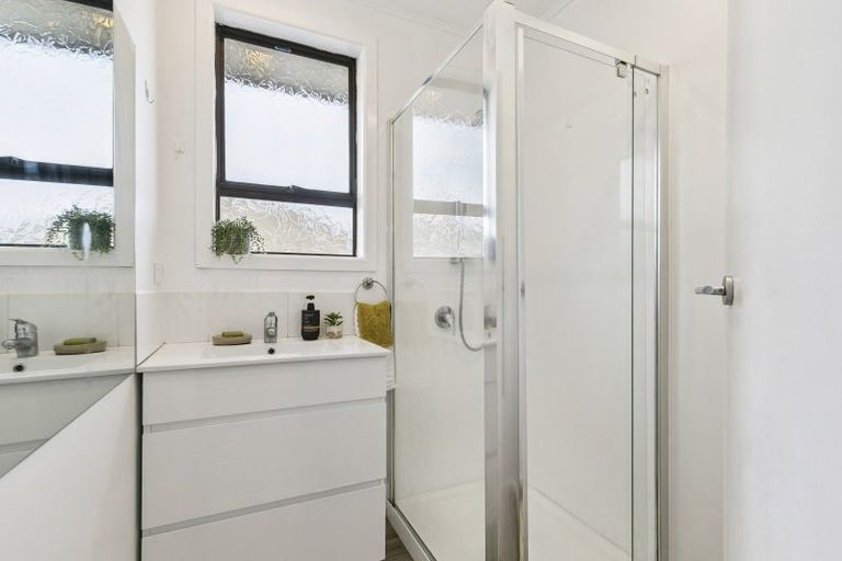 Photo of property in 11b Greer Crescent, Tawa, Wellington, 5028
