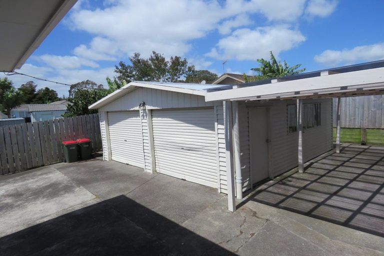 Photo of property in 16 Moncrieff Avenue, Clendon Park, Auckland, 2103