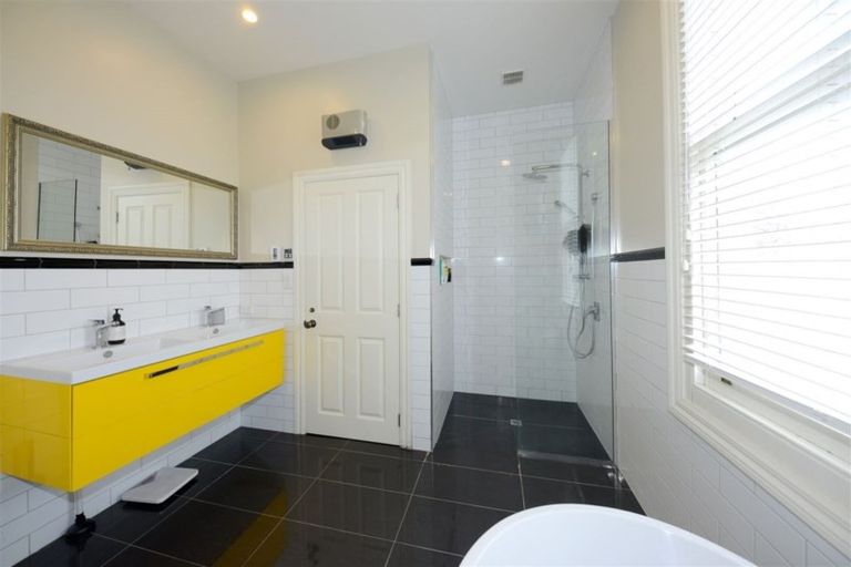 Photo of property in 256 Edgeware Road, Edgeware, Christchurch, 8013