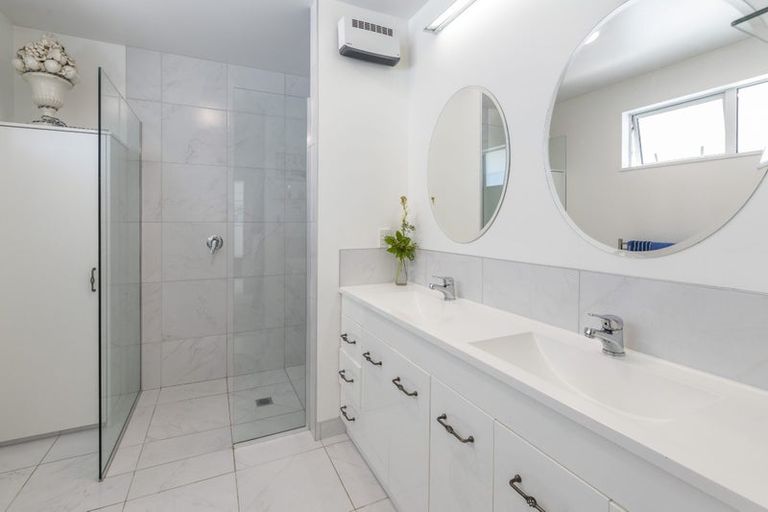 Photo of property in 72 Oakgrove Drive, Rangiora, 7400