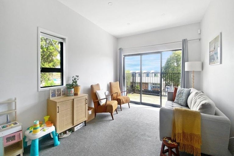 Photo of property in 15 Whakarato Way, Takanini, 2112