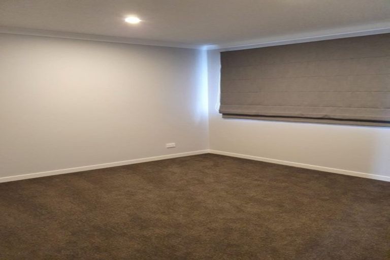 Photo of property in 9a Grumman Lane, Newlands, Wellington, 6037