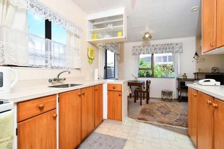 Photo of property in 94 Roberts Road, Te Atatu South, Auckland, 0610