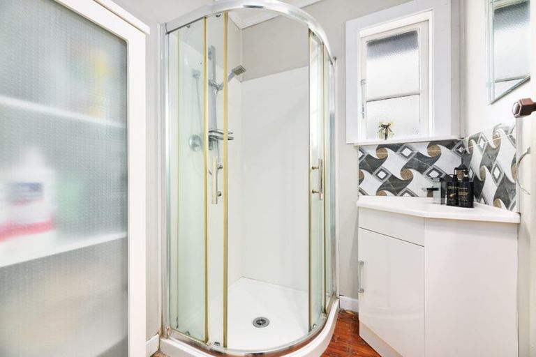 Photo of property in 7 Enderby Drive, Te Atatu Peninsula, Auckland, 0610