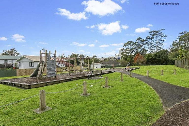 Photo of property in 46a Riserra Drive, Ranui, Auckland, 0612