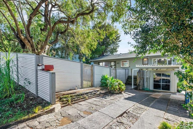 Photo of property in 16 De Val Drive, Titirangi, Auckland, 0604