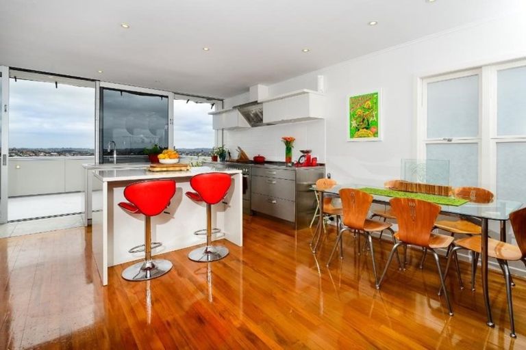 Photo of property in 148 Luckens Road, West Harbour, Auckland, 0618