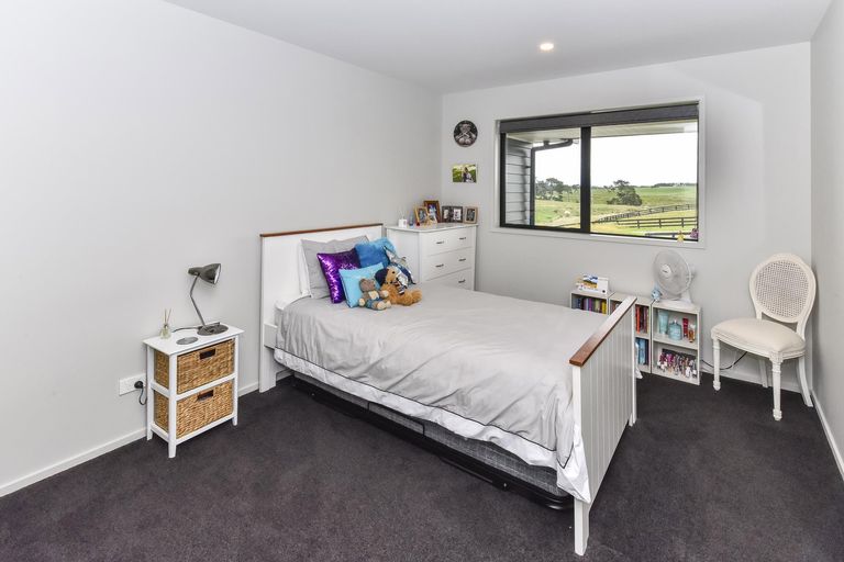 Photo of property in 133 Mcrobbie Road, Kingseat, Papakura, 2580