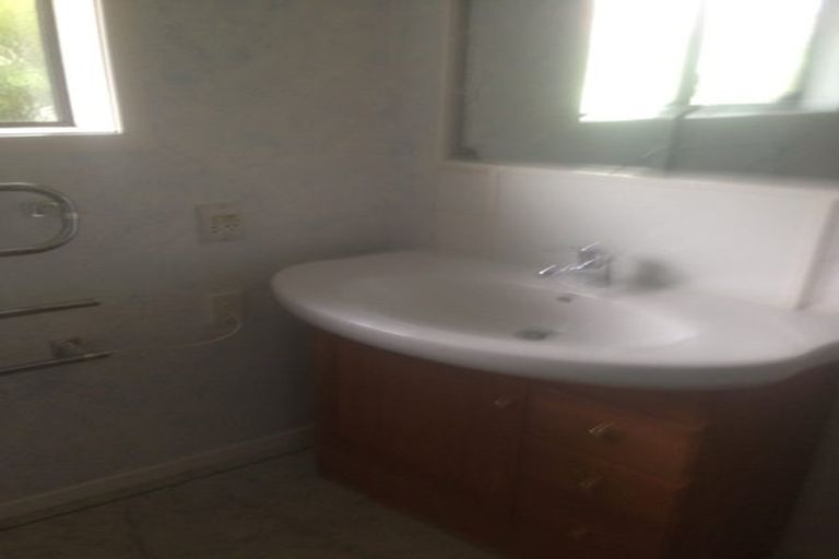 Photo of property in 3 Tanera Crescent, Brooklyn, Wellington, 6021