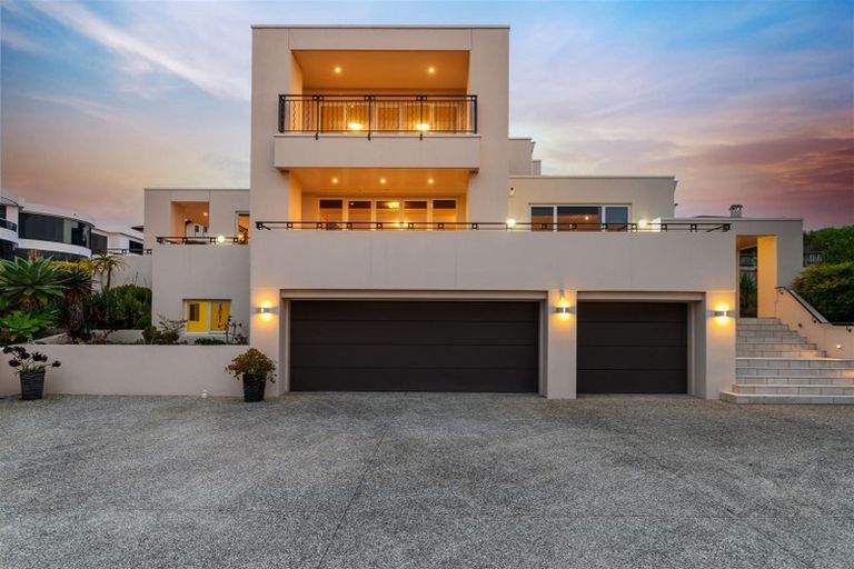 Photo of property in 35 Eynsham Court, Dannemora, Auckland, 2016