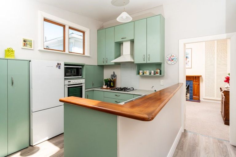 Photo of property in 13 West Road, Northland, Wellington, 6012