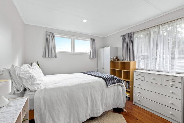 Photo of property in 11 Barker Rise, Northcross, Auckland, 0632