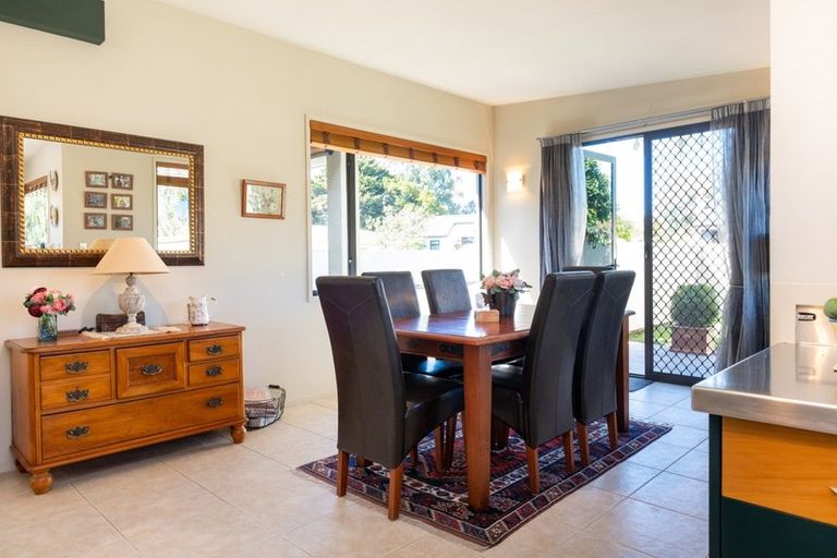 Photo of property in 1 Palmbrook Avenue, Havelock North, 4130