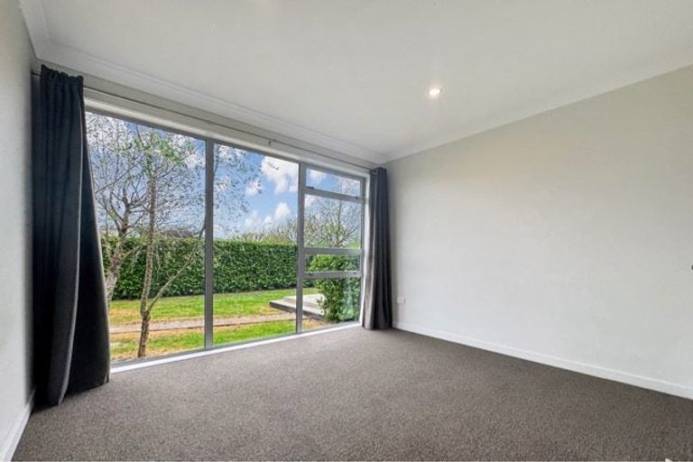 Photo of property in 16 Burgundy Drive, Martinborough, 5711