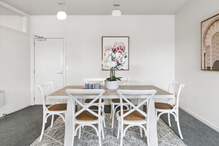 Photo of property in Endeavour Apartments, 8/125 Thorndon Quay, Pipitea, Wellington, 6011