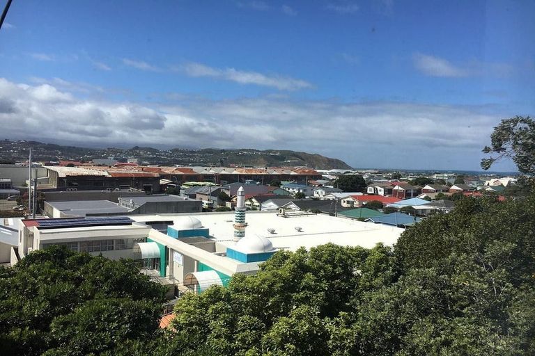 Photo of property in 6 Queens Drive, Kilbirnie, Wellington, 6022