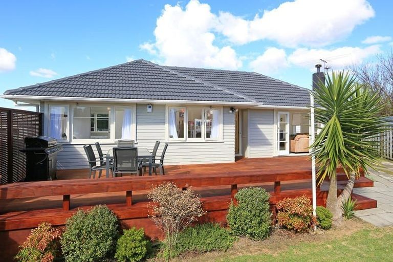 Photo of property in 3 Brookfield Road, Te Atatu Peninsula, Auckland, 0610